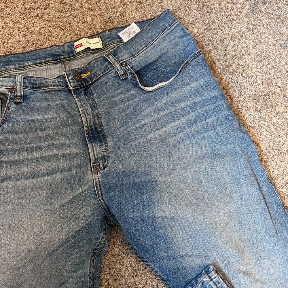 Wrangler Slim Straight Medium Wash Jeans. 36 x 32. Classic denim. - Picture 3 of 14